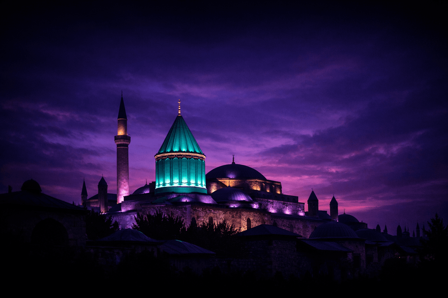 Konya Mevlana Türbesi gece